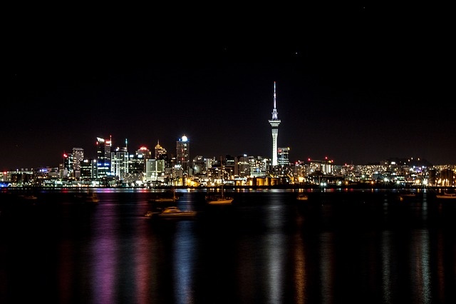 Cidade de Auckland à noite, Nova Zelândia, Autocaravana de Aluguer de Auckland, NZ