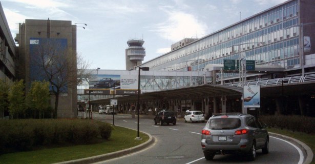 Trailer de Aluguer no Aeroporto de Montreal, Quebec, Canadá