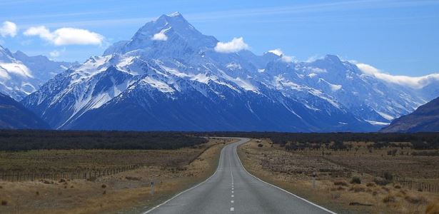 Estrada para Mt Cook, Nova Zelândia, Aeroporto Queenstown por Autocaravana de aluguer, Autocaravana e Trailer de aluguer