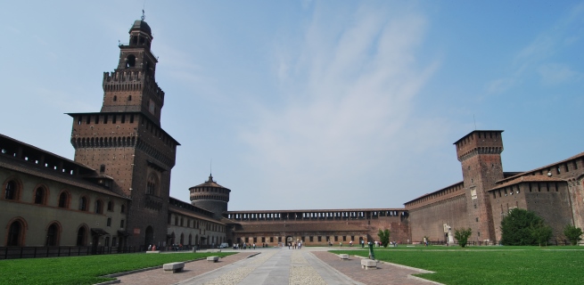 Castello Sforzesco ( Milan )
