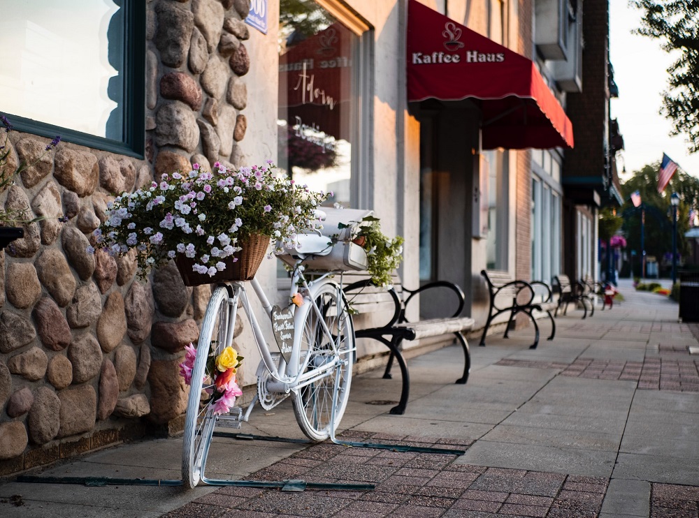 White bicycle with flowers next to a store in Franfenmuth, Michigan in the United States