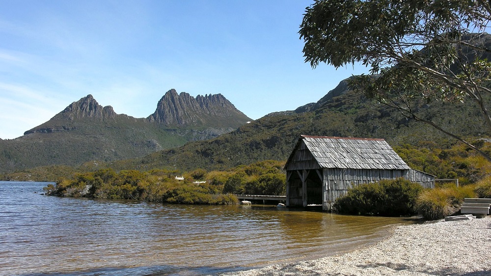 Dove mountain. Дов (озеро). Колыбелька озеро. Dove Lake Tasmania. Cradle Mountain Australia.