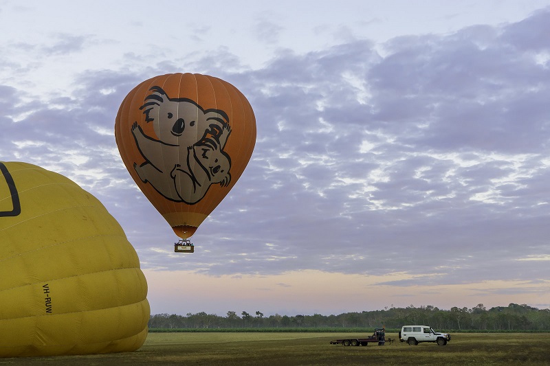 Viagem cénica na Atherton Tablelands muito a norte de Queensland, passeio de balão