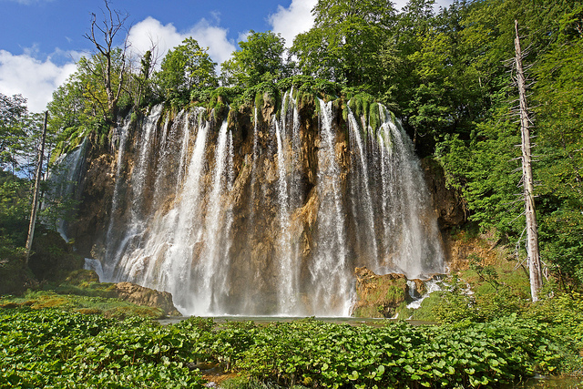 Aluguer de Autocaravana na Croácia e Aluguer de Campervan: Queda de Água no Parque Nacional dos Lagos de Plitvice