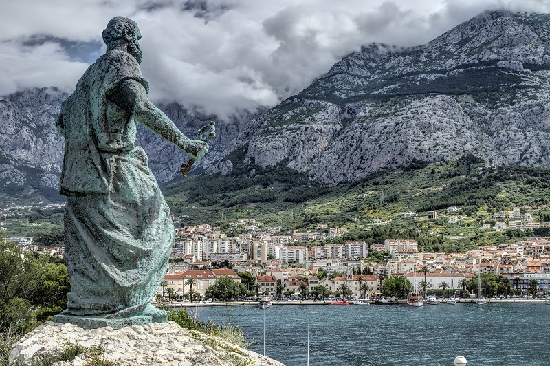 Estátua de São Pedro em Makarska, Croácia