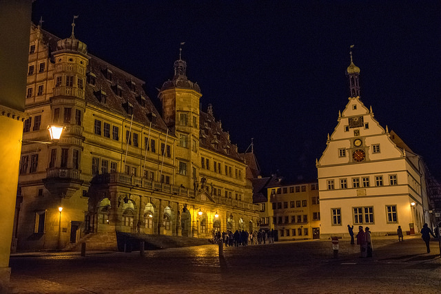 Centro da cidade de Rothenburg à noite: Foto no Flickr por siege_perilous/CC BY-NC-ND 2.0