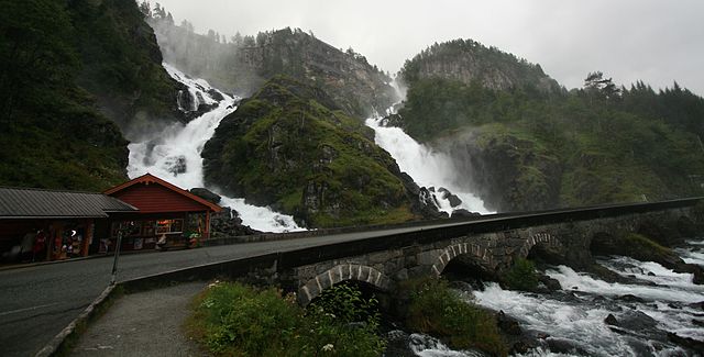 Quedas de Água de Låtefossen em Odda, Noruega Por Ernst Vikne, Rota Turística Nacional de Hardanger