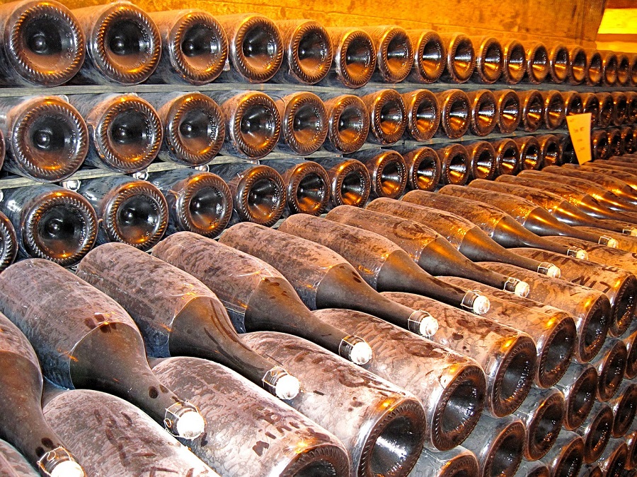 法国葡萄酒产区露营之旅, Champagne Bottles